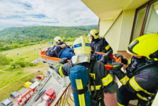 Blanenští hasiči nacvičovali zásah v sedmém patře Domu s pečovatelskou službou